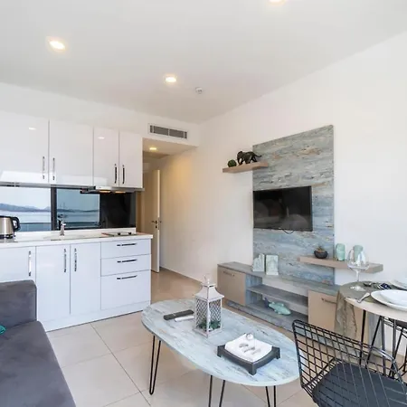 公寓 Seafront Flat With Fascinating Sea View In 博德鲁姆